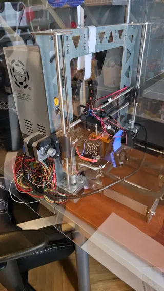 Impresora 3D Prusa Steel con cubierta