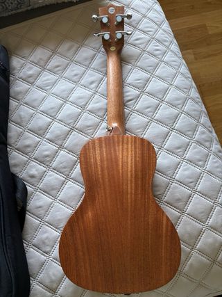 Ukelele Hricrane Concierto 23” + Accesorios