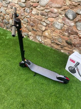 Patinete eléctrico Ninebot Segway seminuevo. Caja