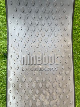 Patinete eléctrico Ninebot Segway seminuevo. Caja