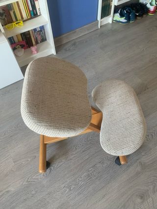 Silla ergonómica de madera y tela