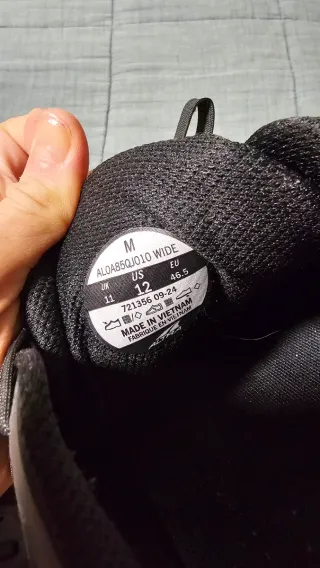 Zapatillas Altra Negras y BlancasM TORIN 8 wide