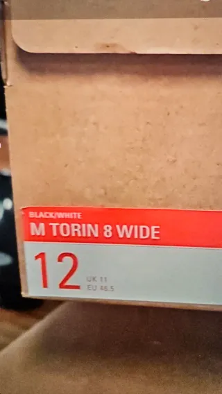 Zapatillas Altra Negras y BlancasM TORIN 8 wide