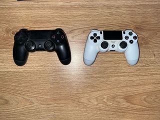 PS4 (Playstation 4, 500 GB) Negra + 2 Mandos