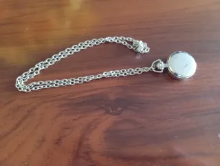 Reloj colgante plateado