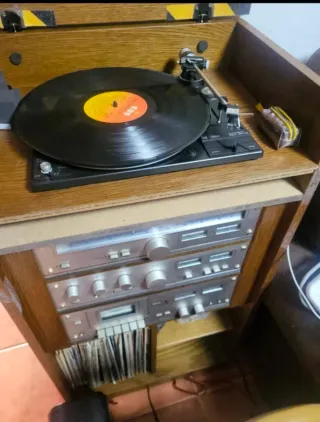 Equipo de música AUDION con tocadiscos