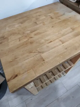 Camarera de madera con ruedas