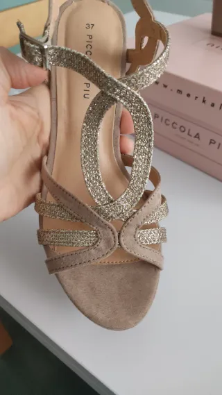 Sandalias fiesta Piccola Piu beige/doradas T37