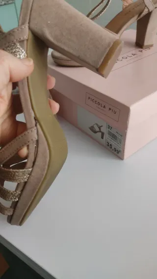 Sandalias fiesta Piccola Piu beige/doradas T37