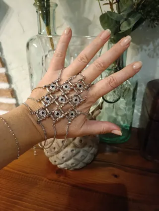 Pulsera esclava con esferas y pedrería