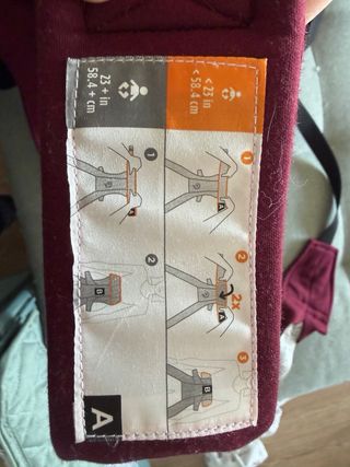 Mochila Ergobaby Embrace color burdeos