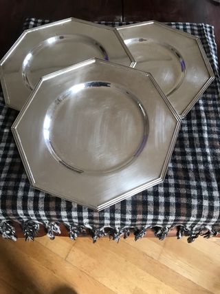 Platos de metal plateado octogonales