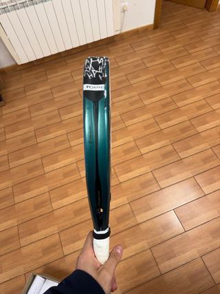 Bullpadel Hack 04 tiene roto el plano frontal