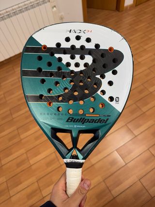 Bullpadel Hack 04 tiene roto el plano frontal