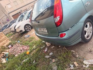 Nissan Almera 2001