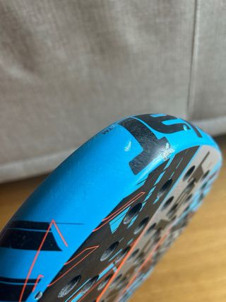 Bolsa pádel Kuikma + pala Babolat Viper + bolas