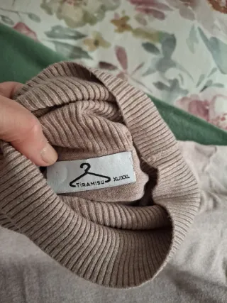 Jersey cuello alto beige