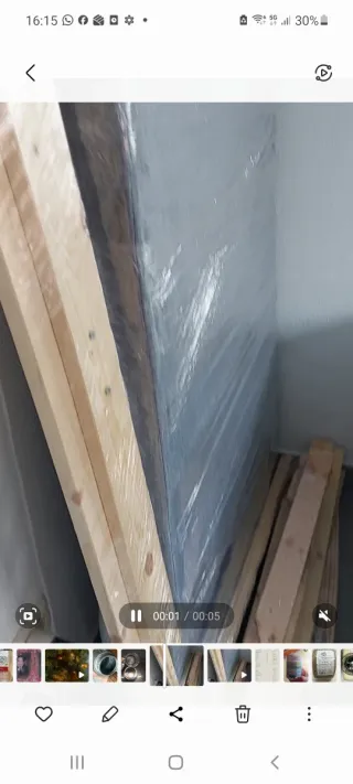 Cama individual con colchón casi