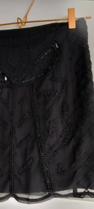 Falda negra con pedrería