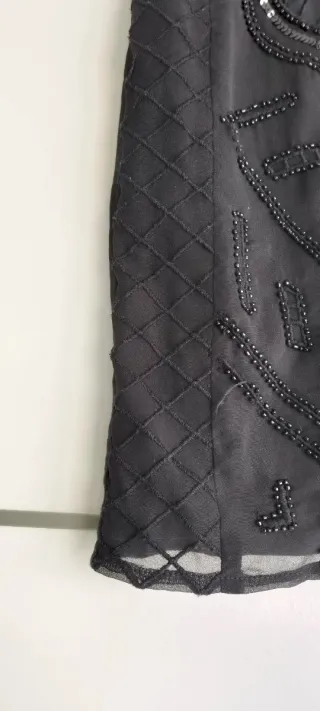 Falda negra con pedrería