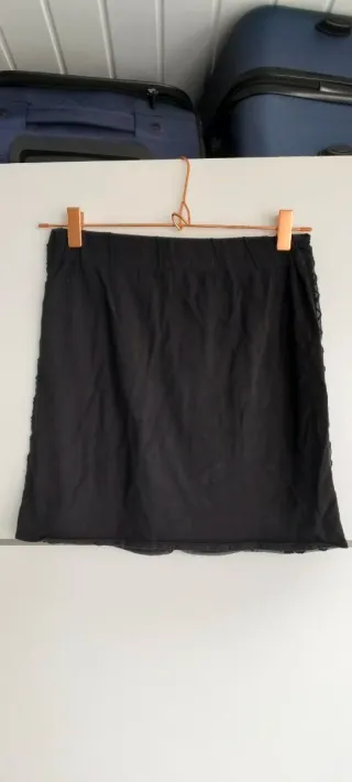 Falda negra con pedrería