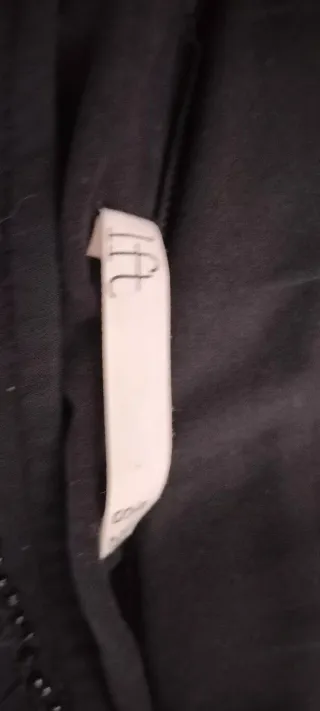 Falda negra con pedrería