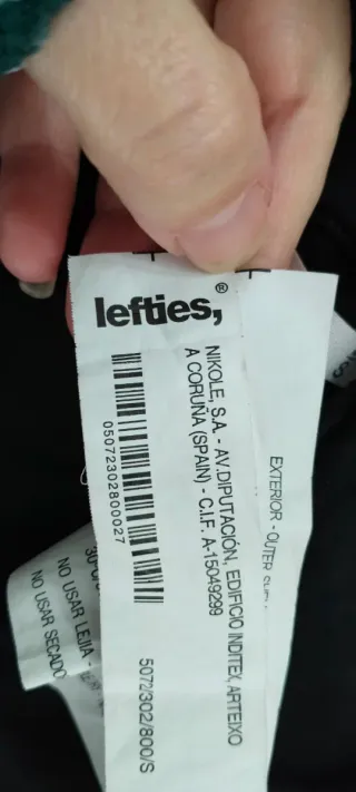 Falda negra con pedrería