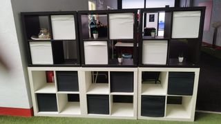 Estantería Modular IKEA KALLAX Negra y Blanca