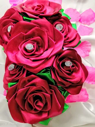 Rosas eternas de seda con diamantes