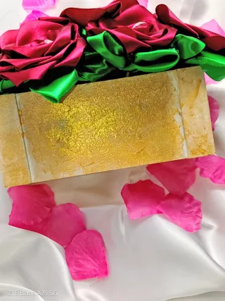 Rosas eternas de seda con diamantes