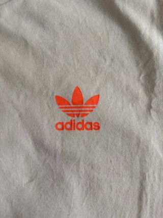 Camiseta Adidas blanca con logo coral mujer S