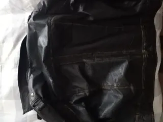 Cazadora de cuero Redskins Negra.