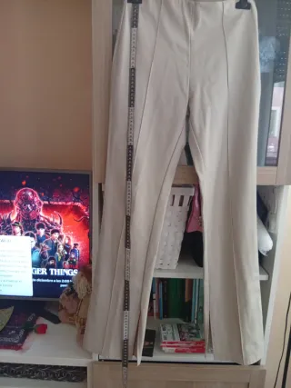 Pantalones Stradivarius efecto piel talla 38