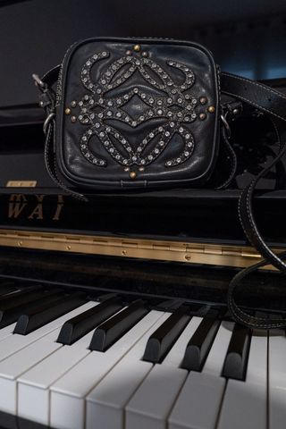 Bolso mini Loewe cuero negro