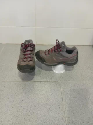 Botas senderismo Marca Salomon Talla 39 Gris.