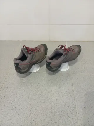 Botas senderismo Marca Salomon Talla 39 Gris.