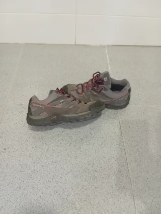 Botas senderismo Marca Salomon Talla 39 Gris.