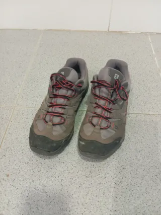 Botas senderismo Marca Salomon Talla 39 Gris.