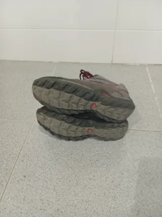 Botas senderismo Marca Salomon Talla 39 Gris.