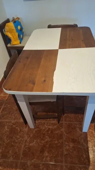 Mesa de comedor de madera pino