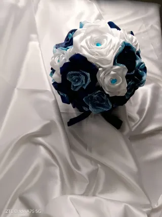 Ramos de Rosas Eternas Azul y Blanco