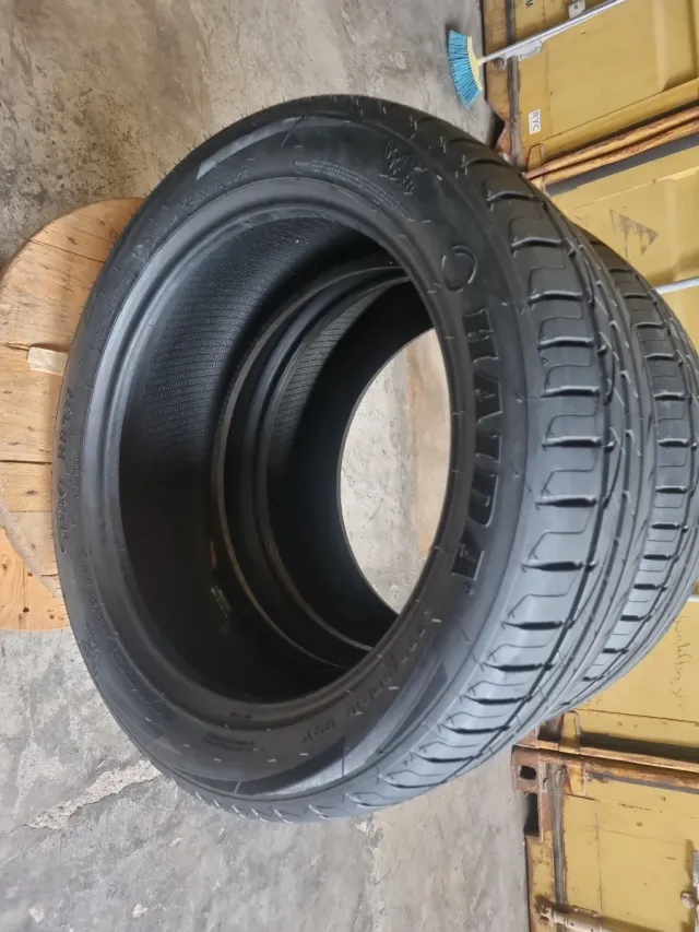 Vendo 2 Neumáticos en perfecto estado^