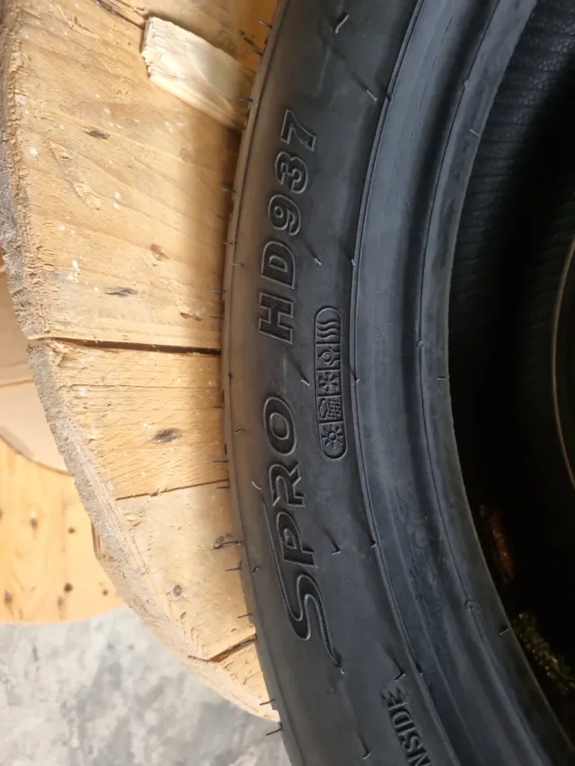 Vendo 2 Neumáticos en perfecto estado^