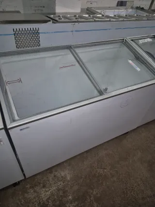 Congelador horizontal con tapa de cristal