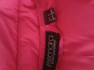 Anorak entallado rosa fucsia señora, da talla 44.