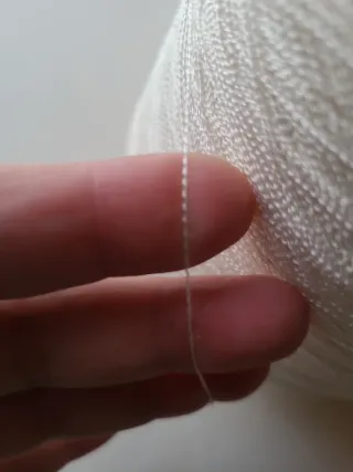 Ovillo de hilo blanco - Más de 1 kg