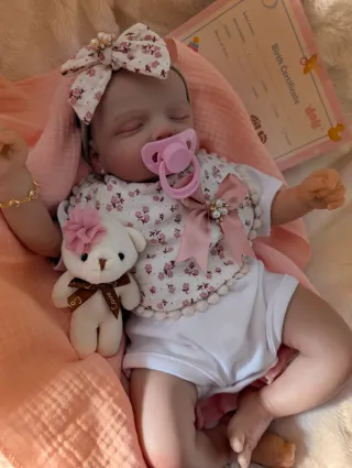 Reborn al cogerla es como coger un bebé de verdad