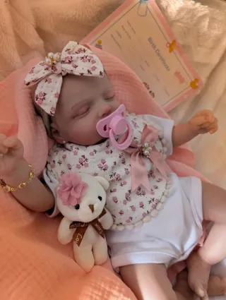 Reborn al cogerla es como coger un bebé de verdad