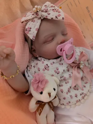 Reborn al cogerla es como coger un bebé de verdad