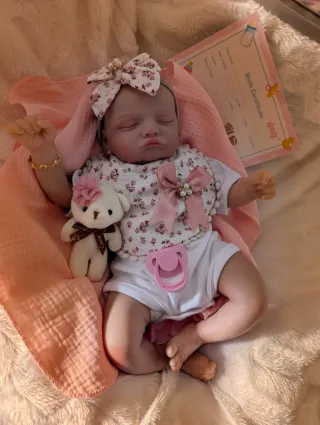 Reborn al cogerla es como coger un bebé de verdad